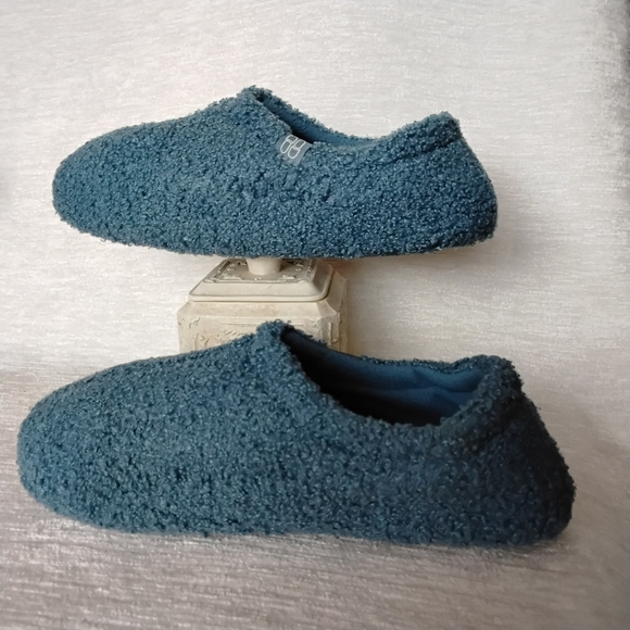 HOMETOP Womans 10.5 Us Blue Slippers Memory Foam Flexible Hard-soled Nwot - Picture 3 of 11